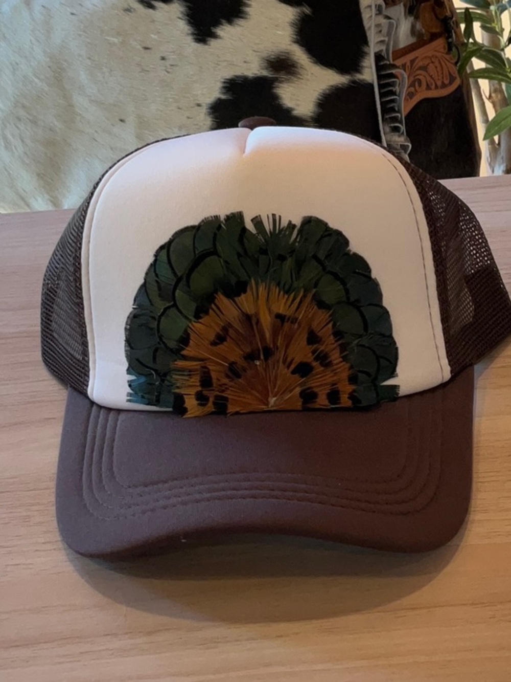 FEATHER TRUCKER HAT